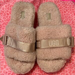 UGG light pink Fluffy Slides